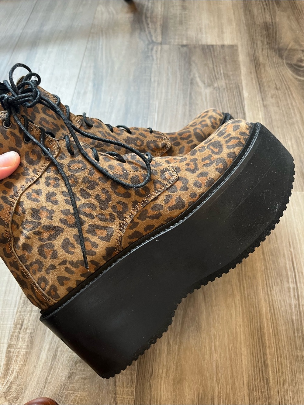 LD Tuttle lambs leather women’s platform size 6